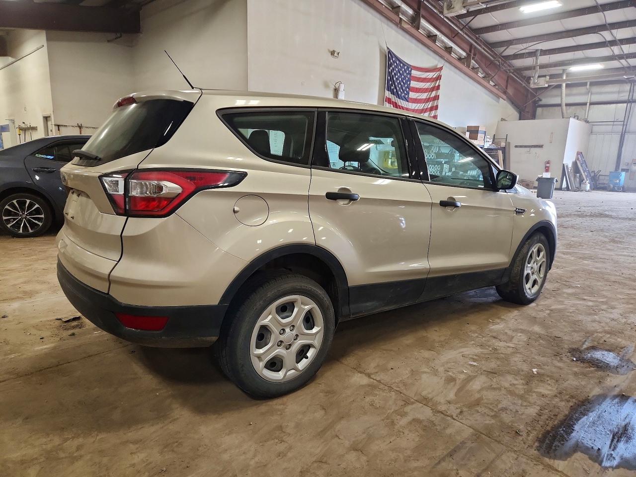 2017 Ford Escape S - Фото 3