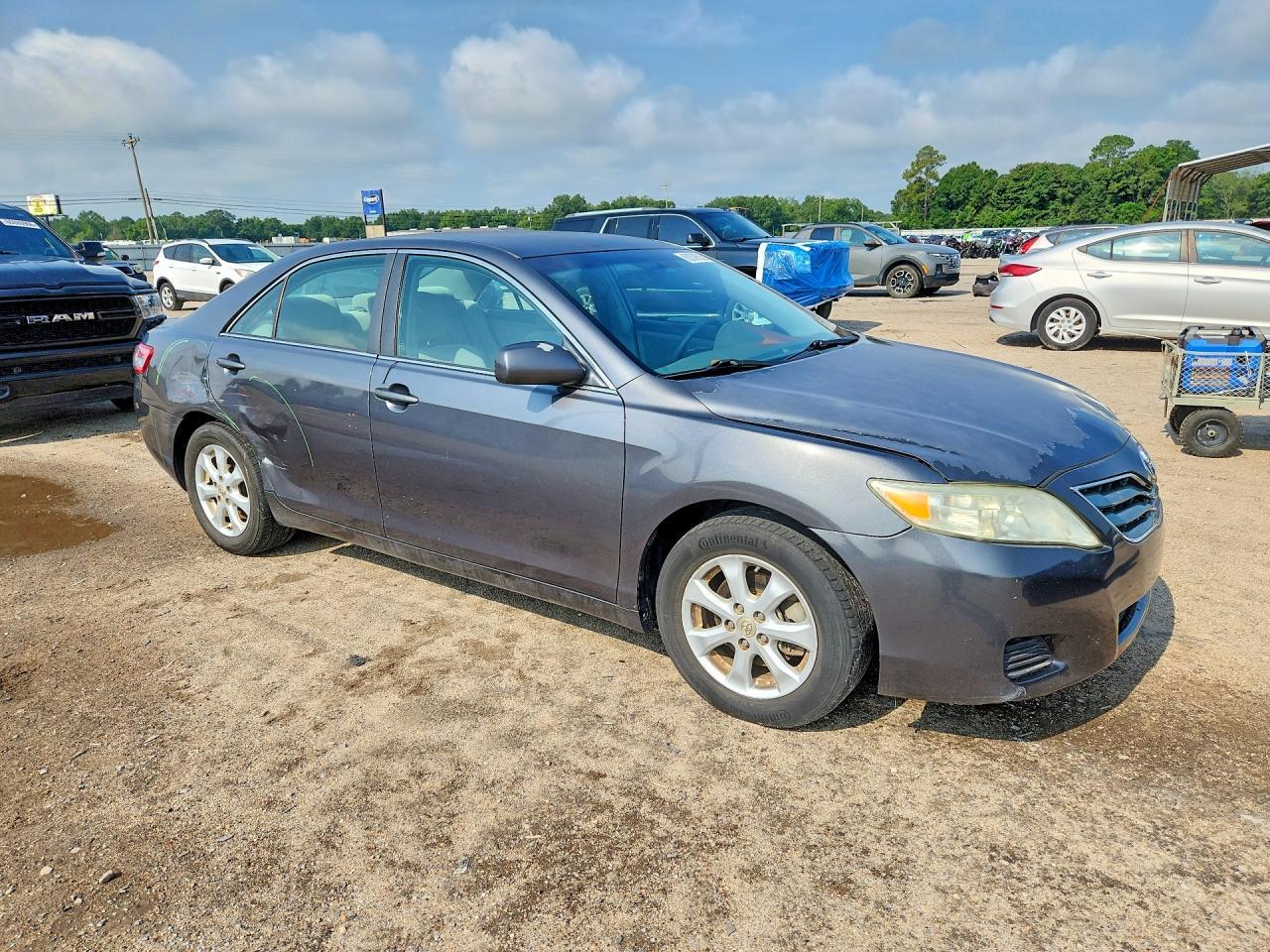 2011 Toyota Camry Le - Фото 4