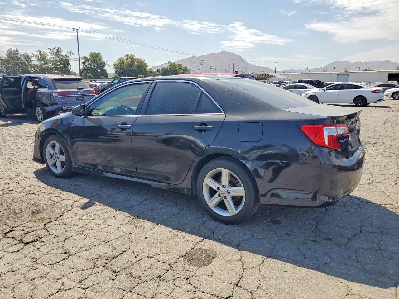 2014 Toyota Camry Se - Image 2