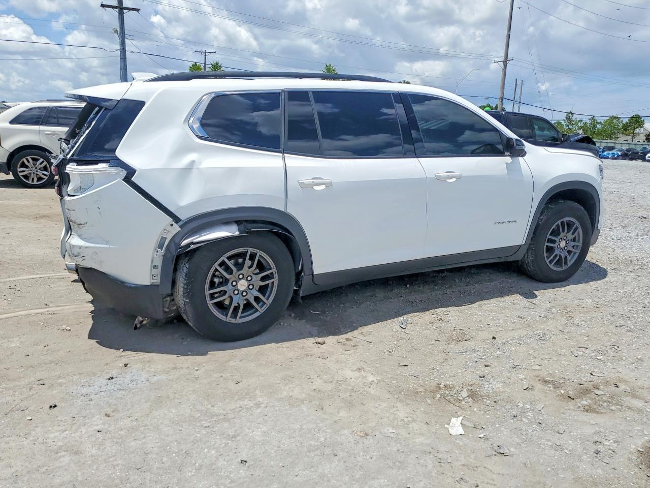 2025 GMC Acadia Elevation - Image 3