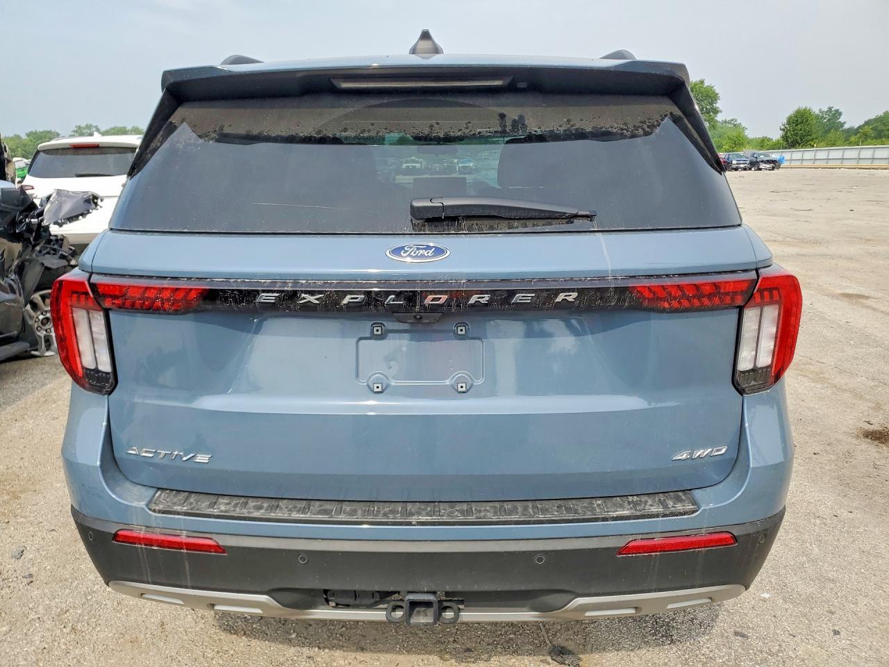 2025 Ford Explorer Active - Image 6
