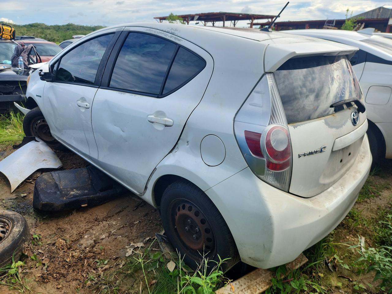 2013 Toyota Prius C One - Фото 2