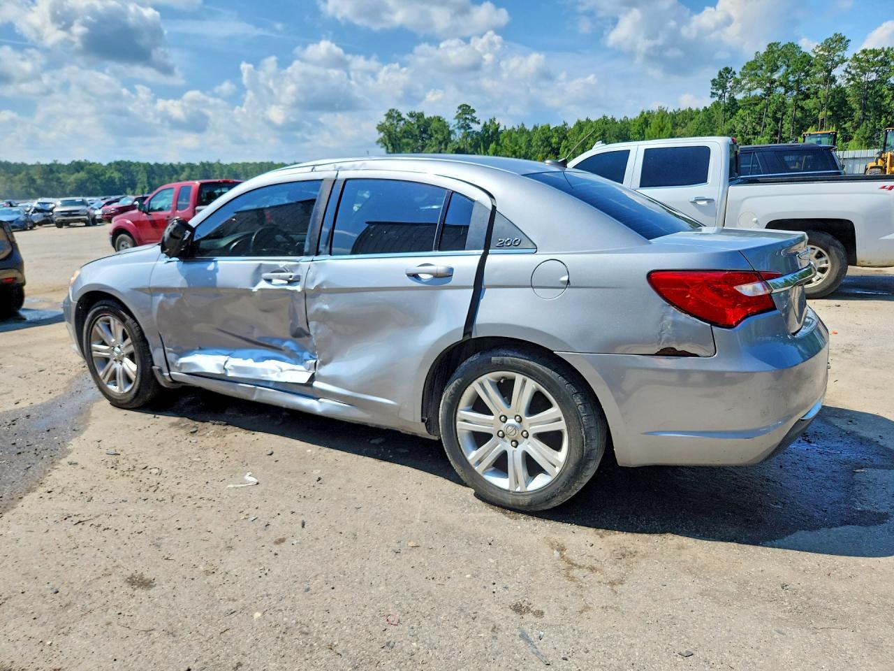 2013 Chrysler 200 Touring - Image 2