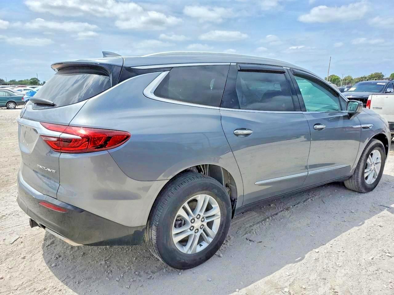 2018 Buick Enclave Essence - Image 3