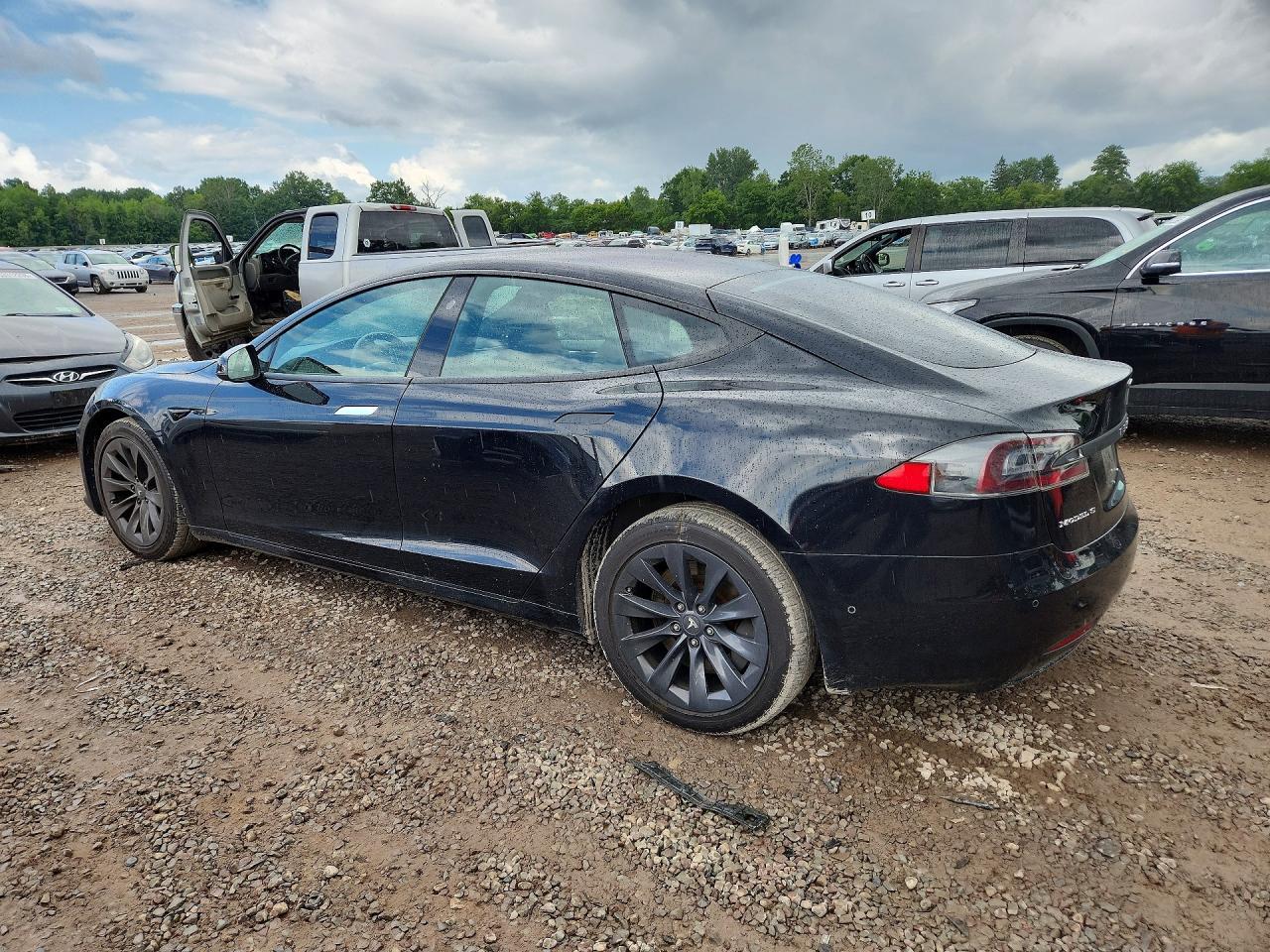 2017 Tesla Model S - Image 2