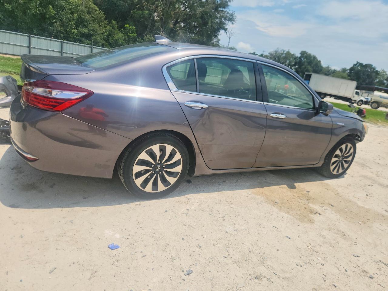 2017 Honda Accord Hybrid - Image 3