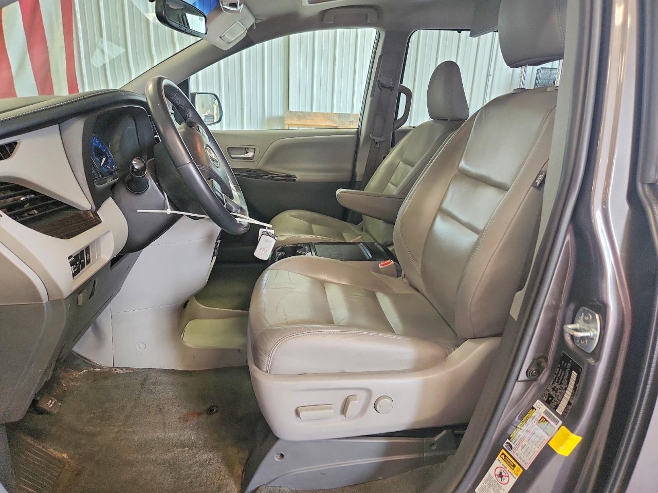2017 Toyota Sienna Xle Premium 7-Passenger - Фото 7