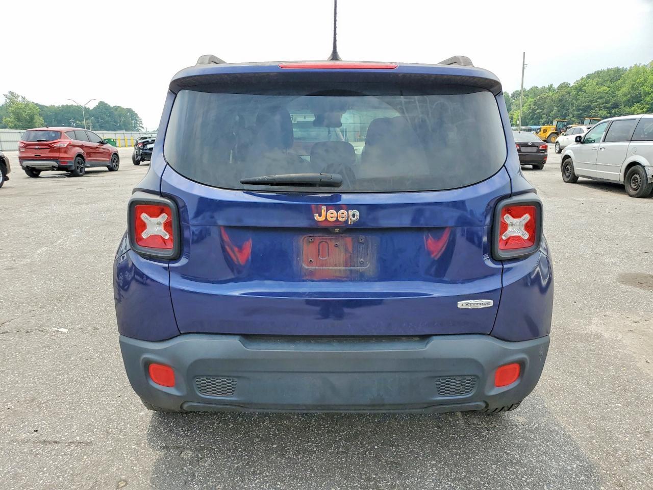 2016 Jeep Renegade Latitude - Image 6