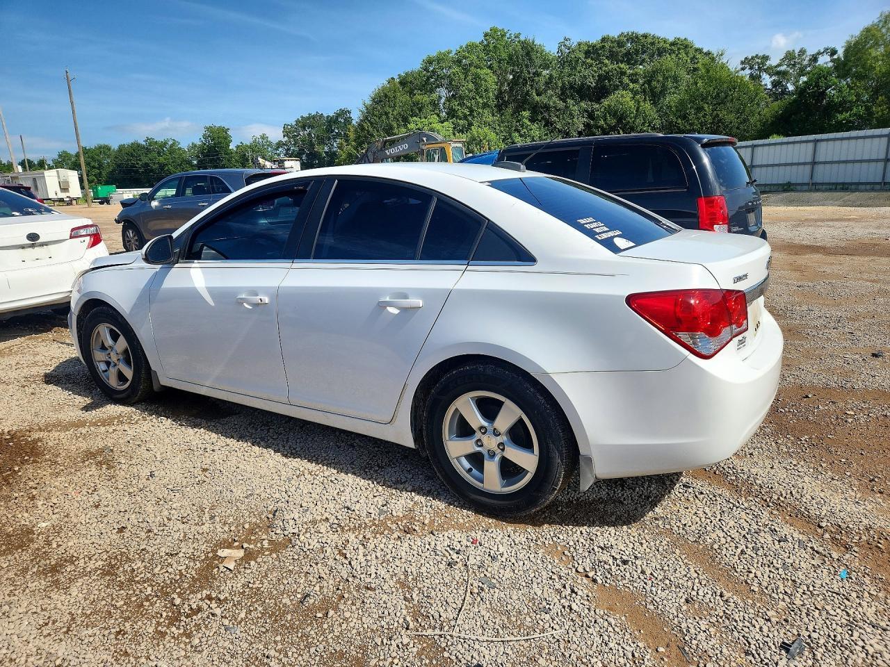 2016 Chevrolet Cruze Limited Lt - Image 2