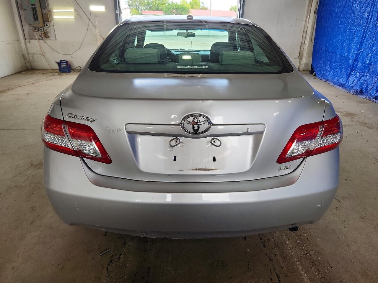 2011 Toyota Camry Le - Фото 6