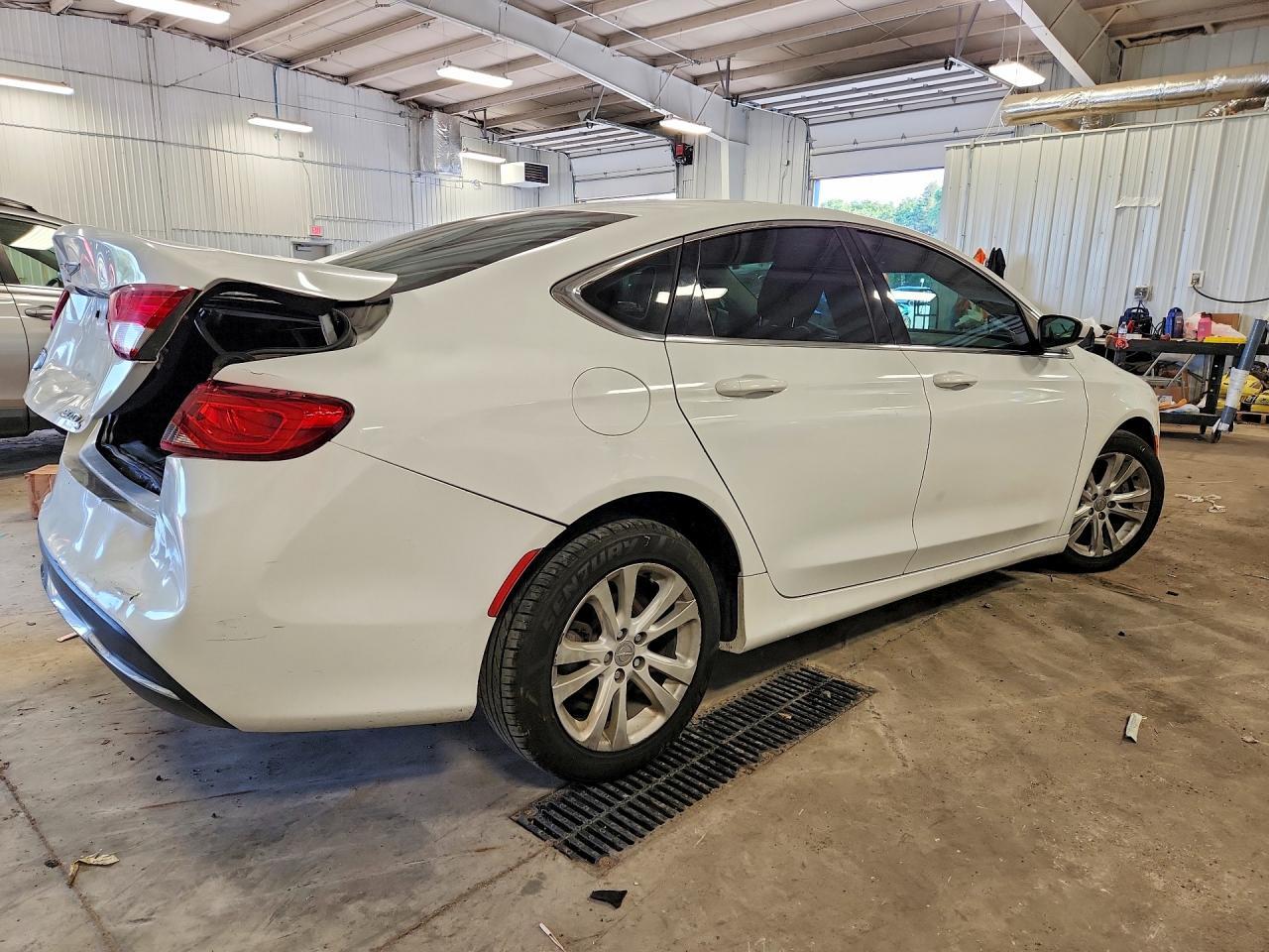 2015 Chrysler 200 Limited - Image 3