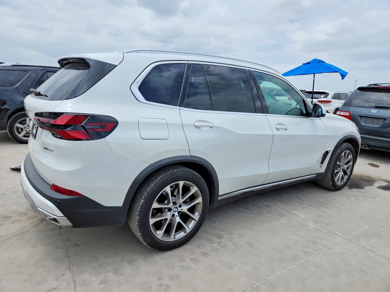 2025 BMW X5 xDrive40I - Image 3