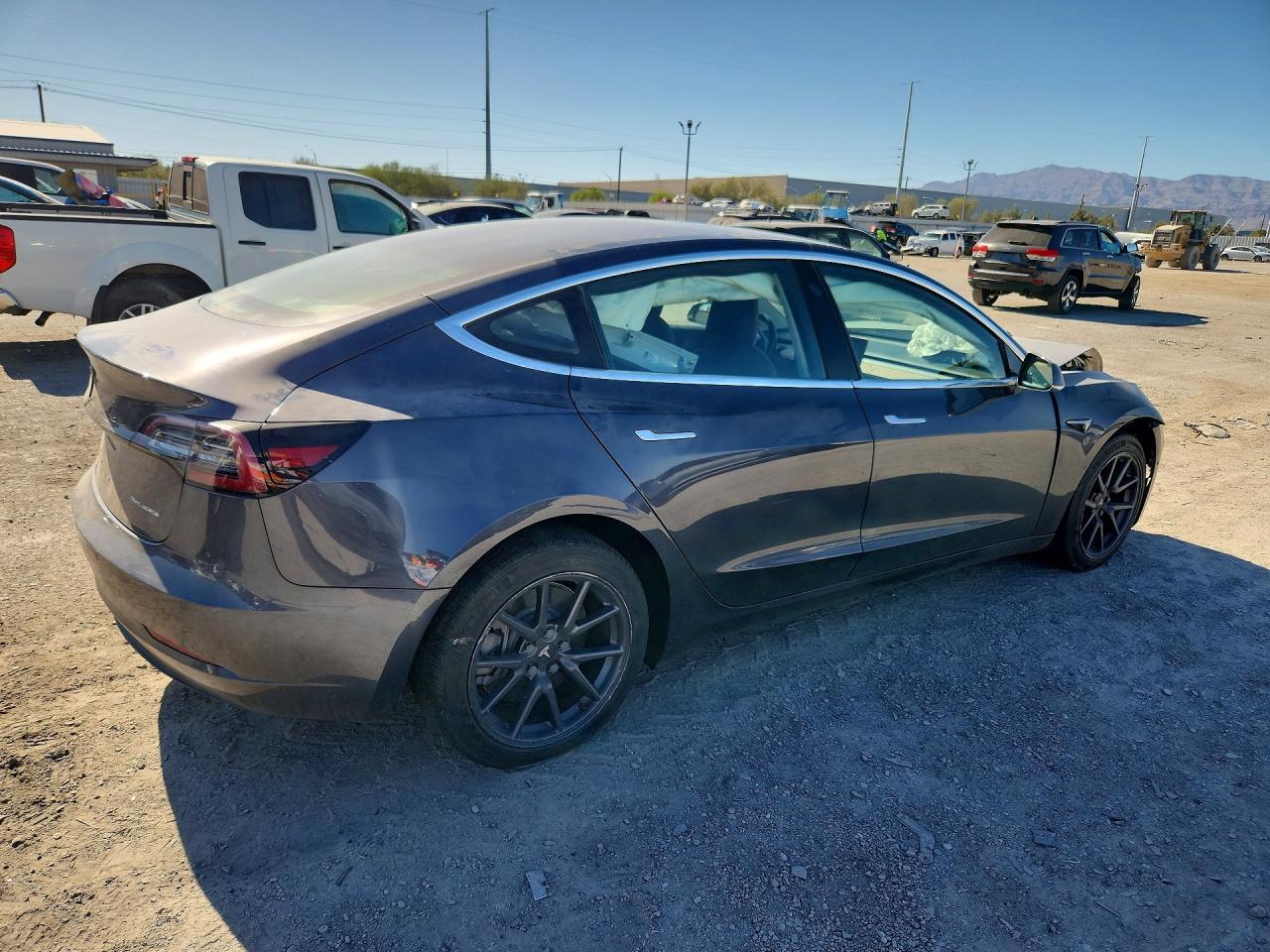 2018 Tesla Model 3 - Image 3