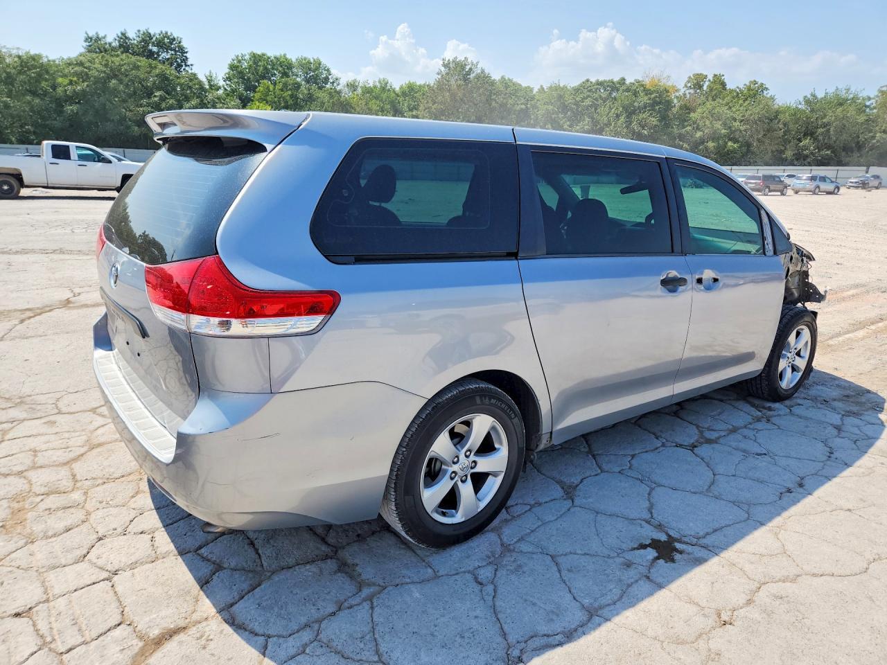 2013 Toyota Sienna L 7-Passenger - Image 3