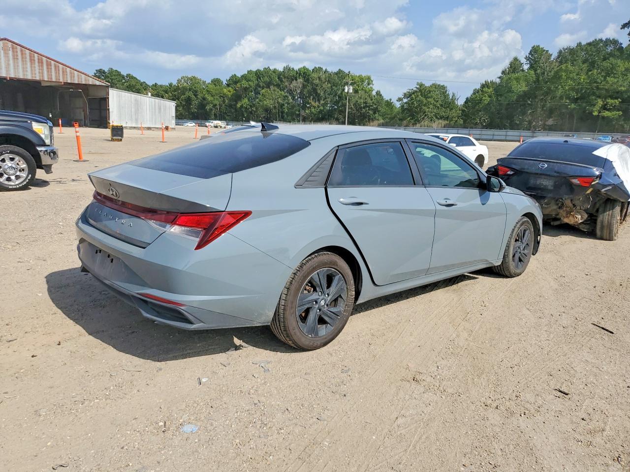 2022 Hyundai Elantra Sel - Фото 3