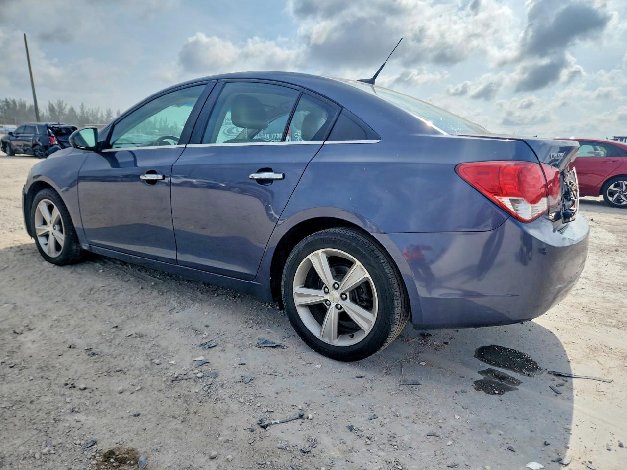 2014 Chevrolet Cruze Lt - Image 2