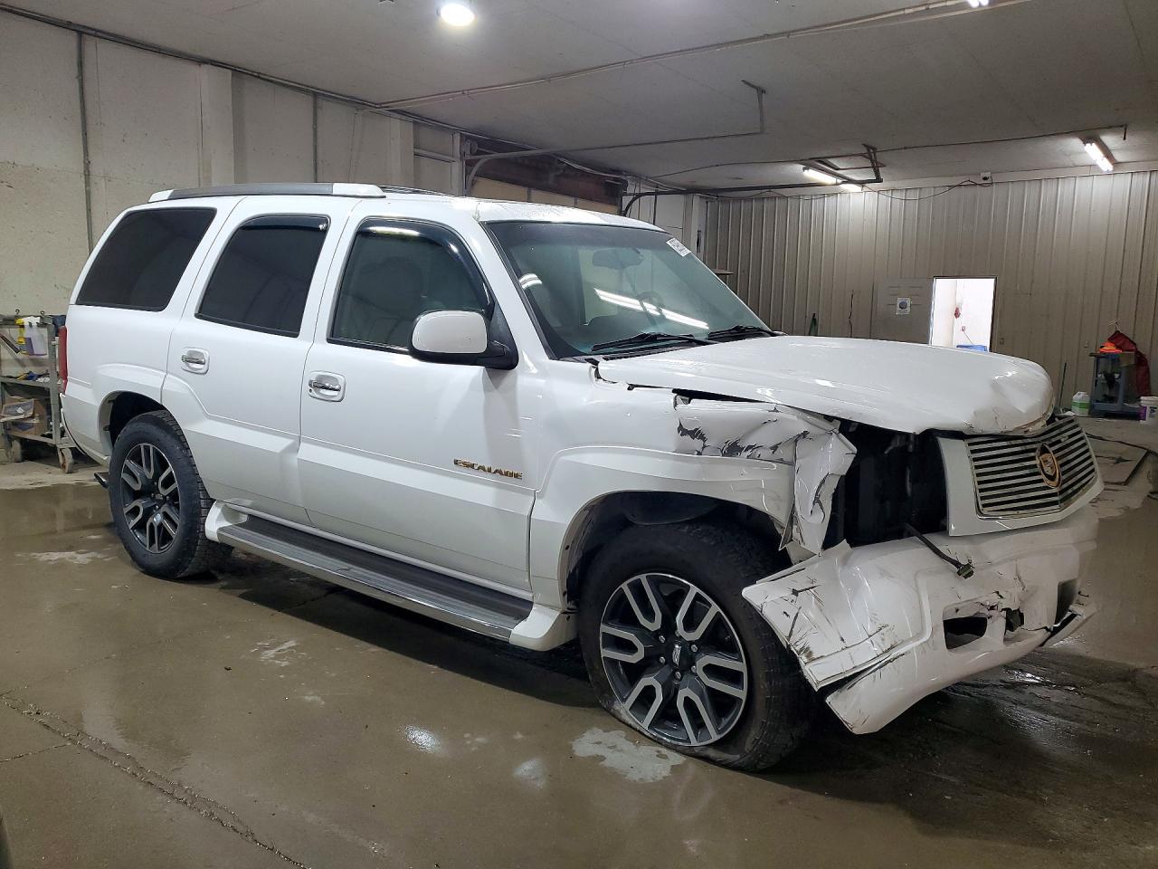 2002 Cadillac Escalade Luxury - Image 4