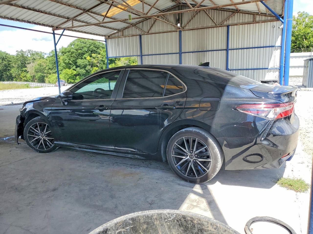 2021 Toyota Camry Se - Фото 2