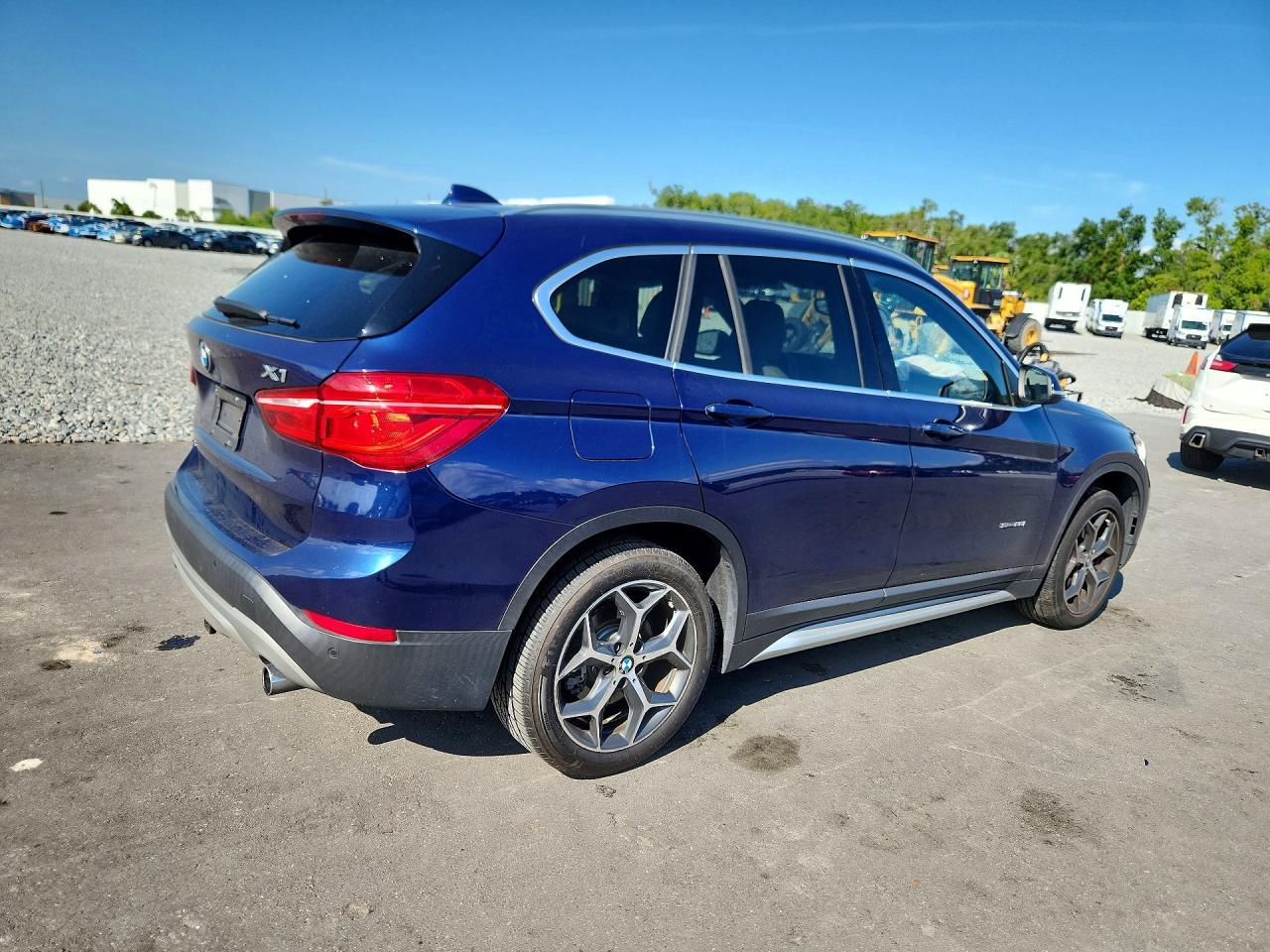 2017 BMW X1 Sdrive28I - Фото 3