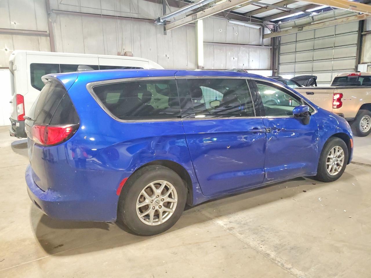 2021 Chrysler Voyager Lx - Фото 3