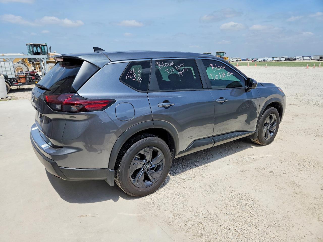 2026 Nissan Rogue Sv - Image 3