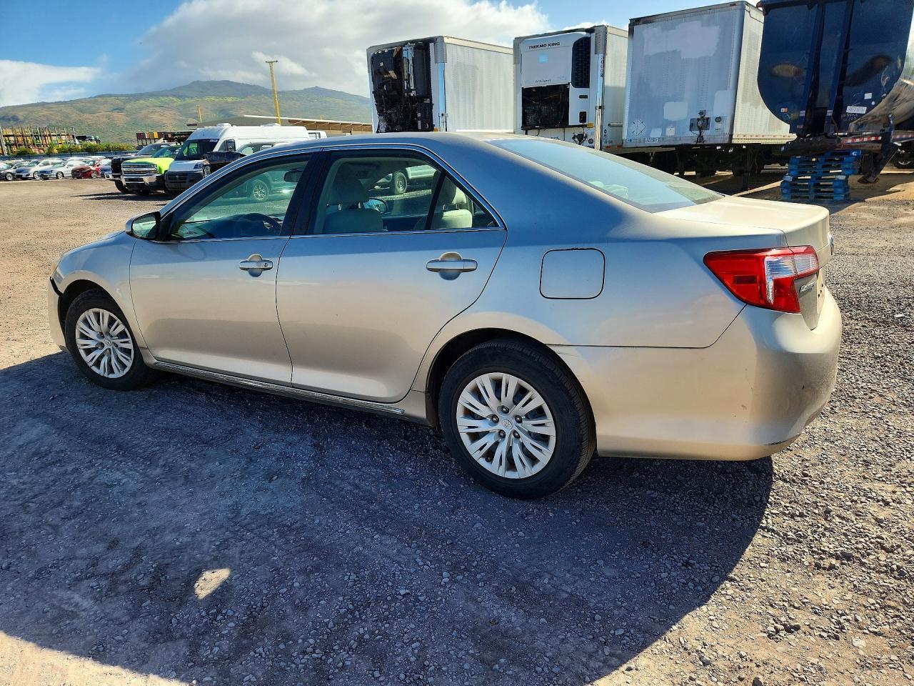 2014 Toyota Camry Le - Фото 2