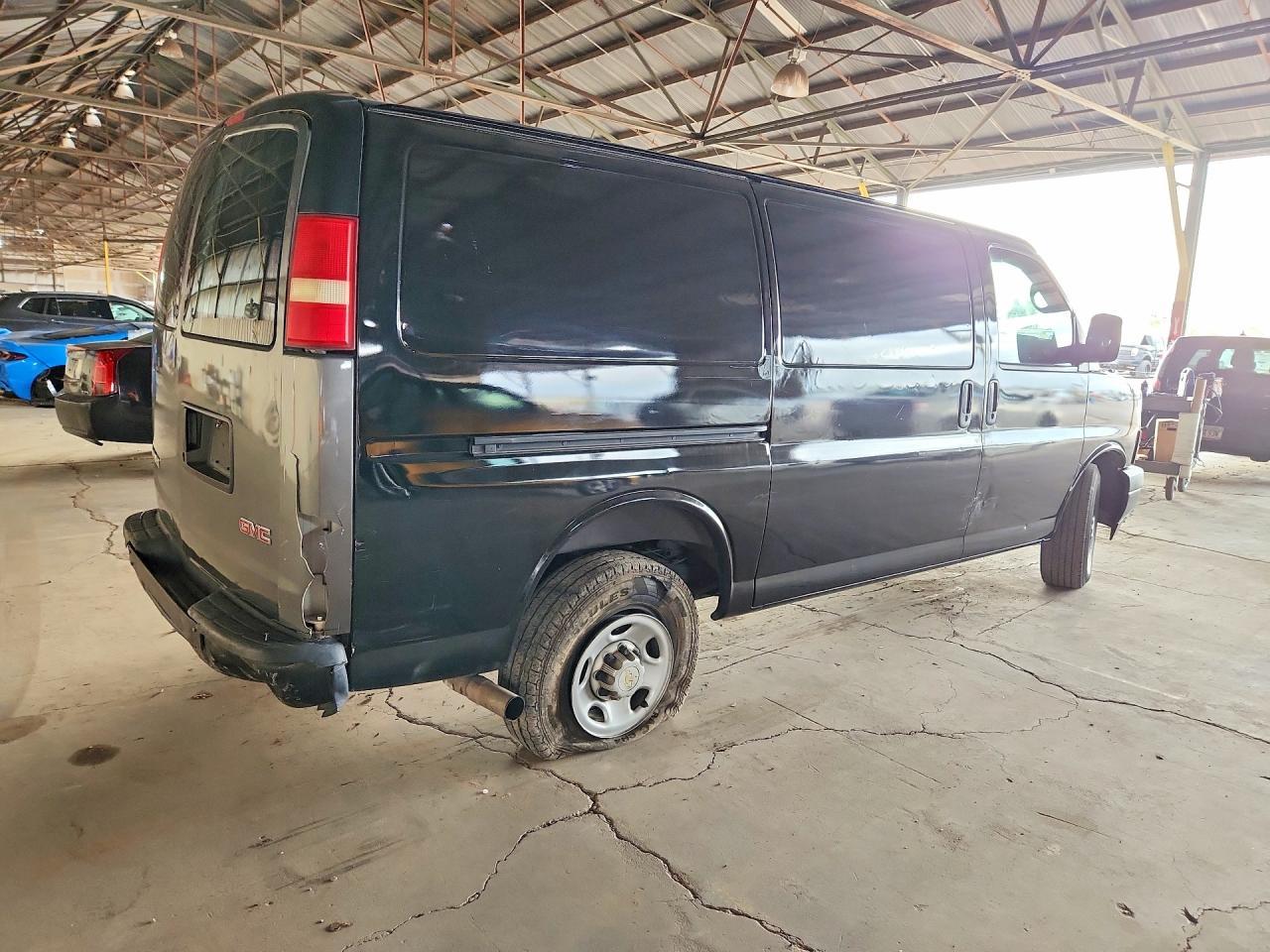 2015 Chevrolet Express G2500 - Фото 3