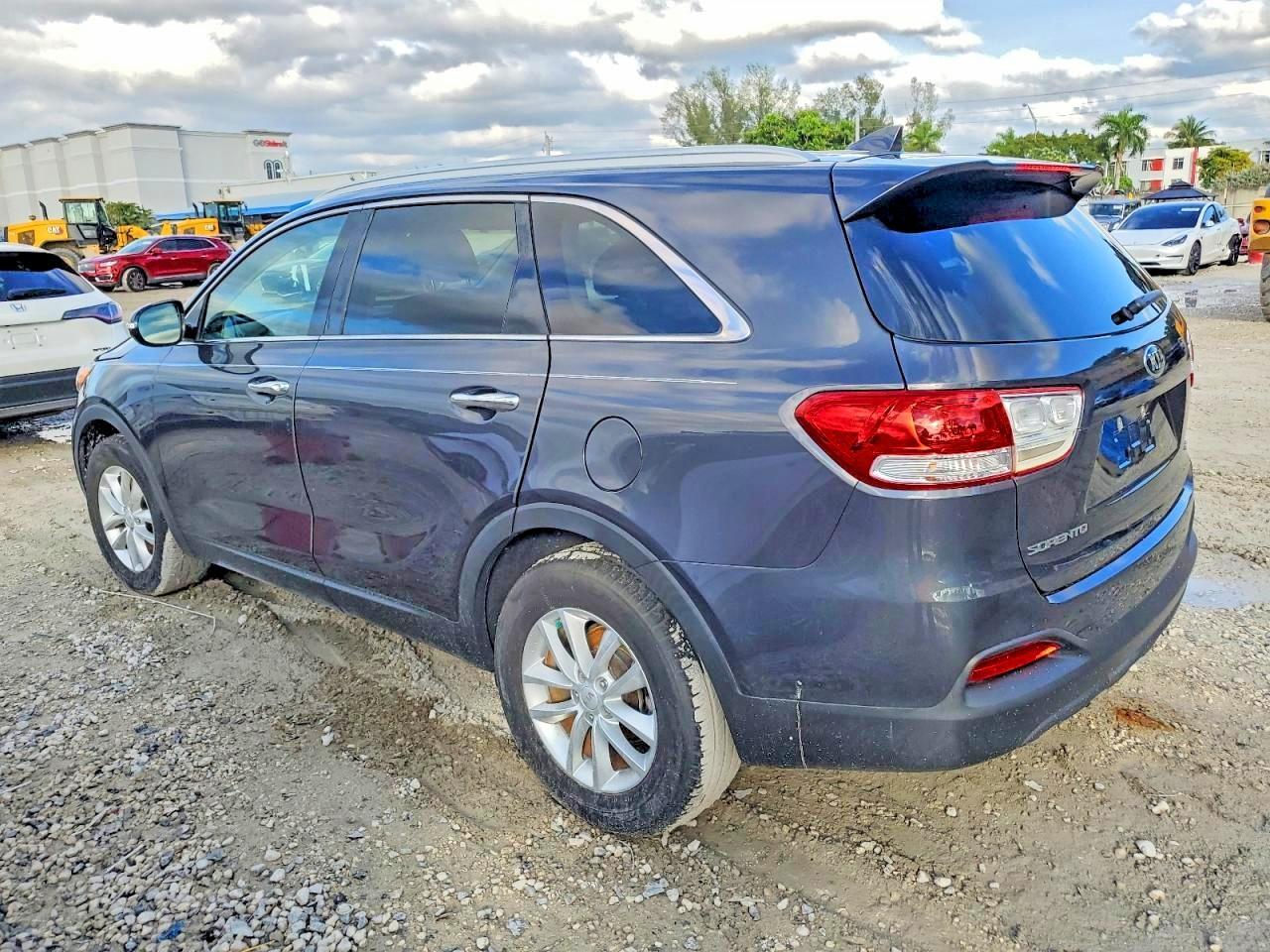 2018 Kia Sorento Lx - Image 2
