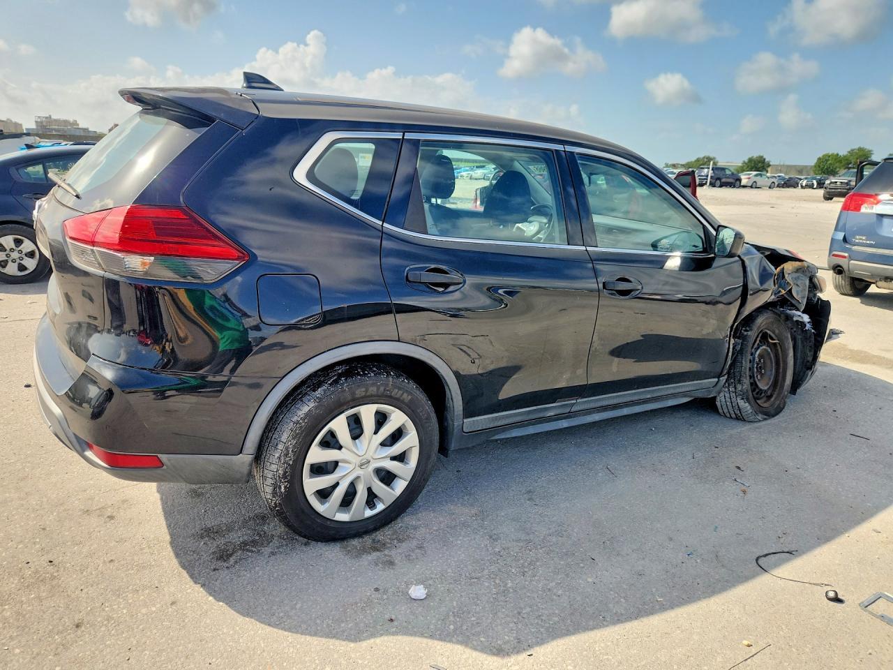 2017 Nissan Rogue S - Фото 3