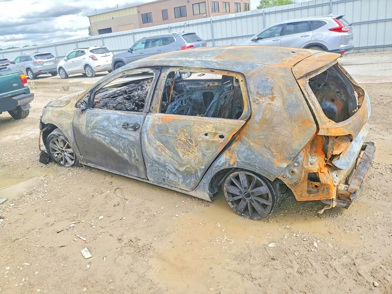 2015 Volkswagen Golf S - Фото 2