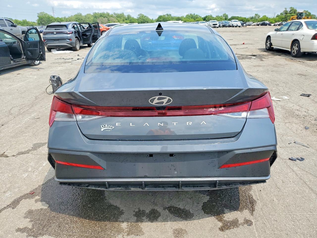 2025 Hyundai Elantra Se - Фото 6