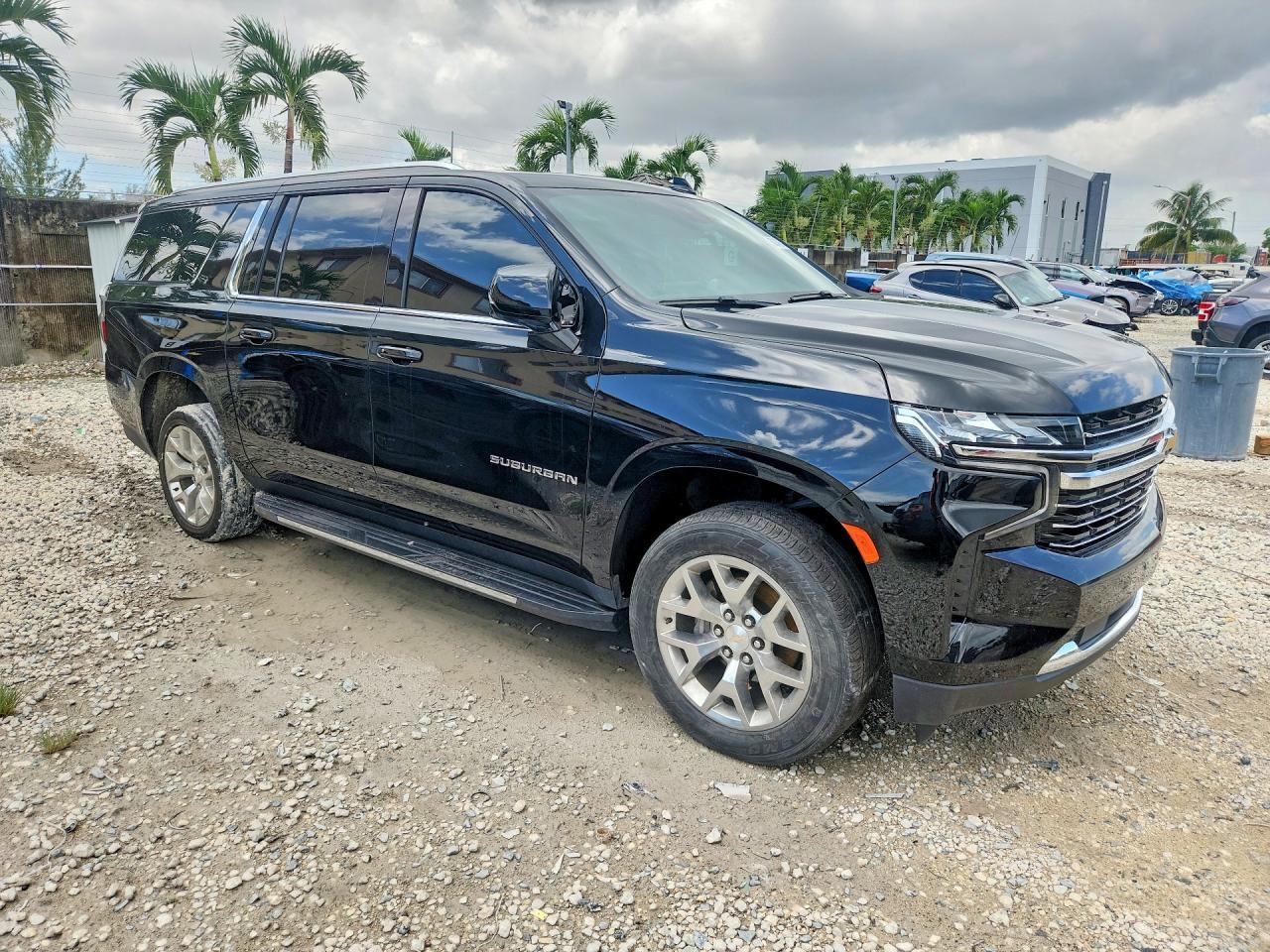 2023 Chevrolet Suburban C1500 Lt - Image 4