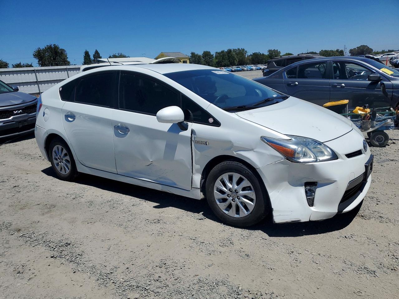 2013 Toyota Prius Plug-In Hybrid Base - Image 4