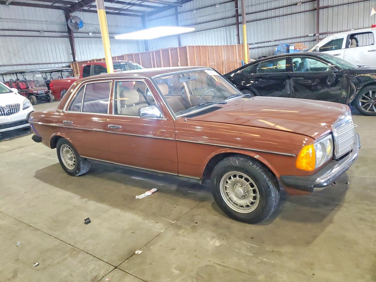 1984 Mercedes 240D - Фото 4