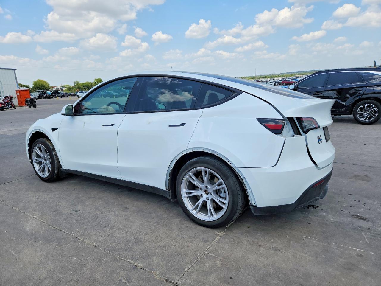 2023 Tesla Model Y - Image 2