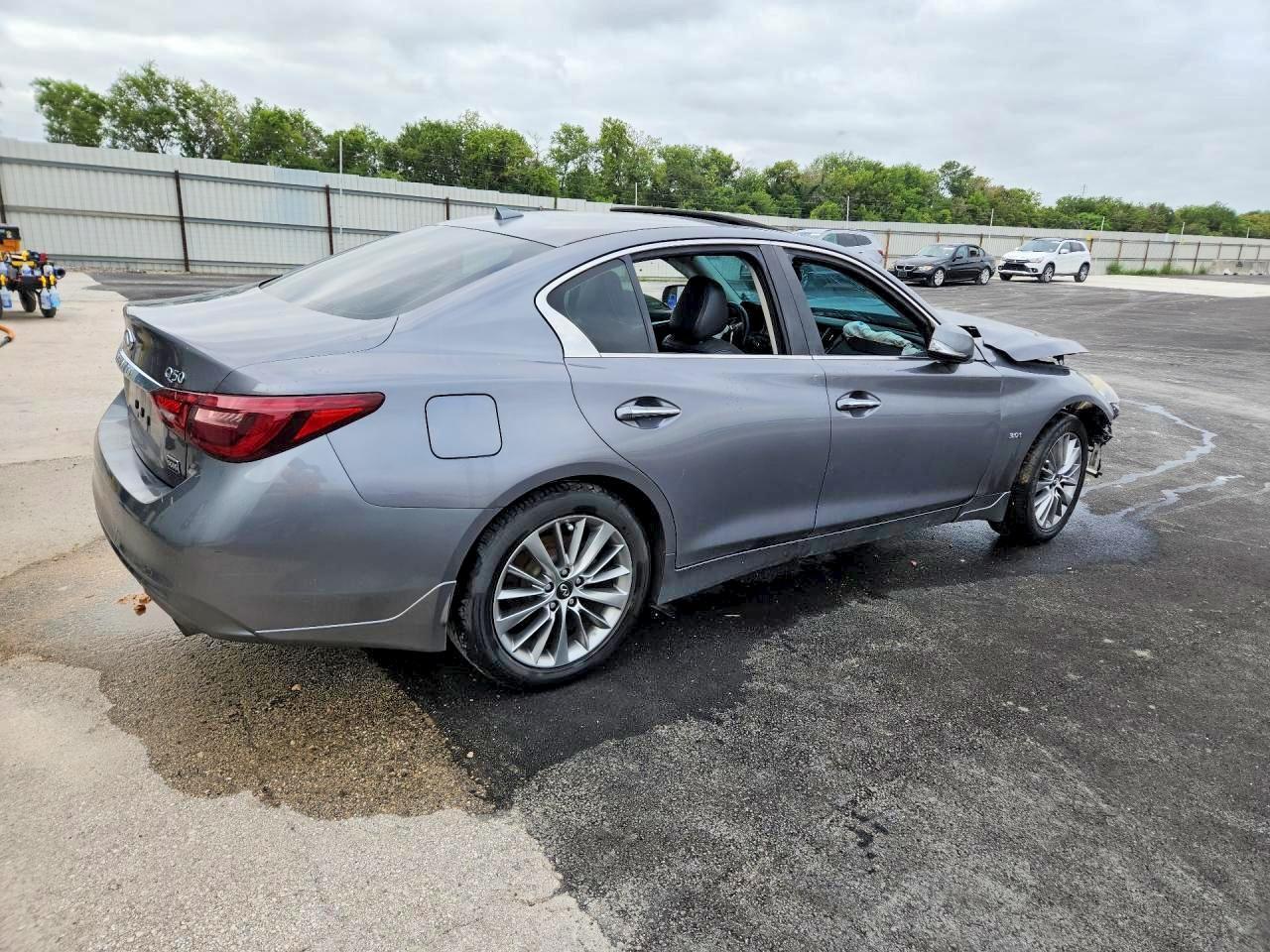 2018 Infiniti Q50 3.0T Luxe - Фото 3