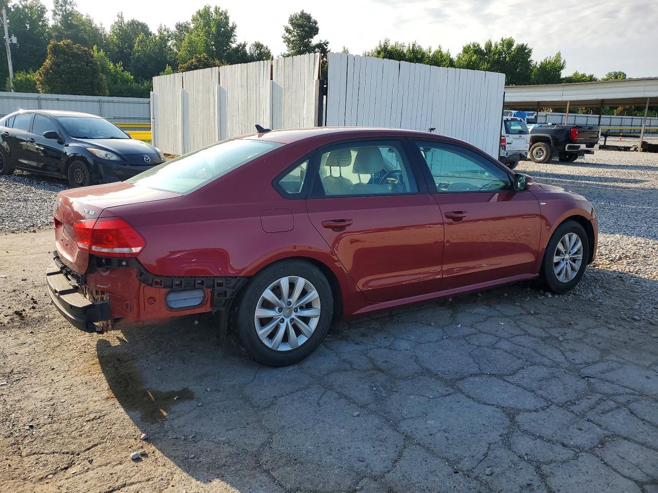 2015 Volkswagen Passat S - Фото 3