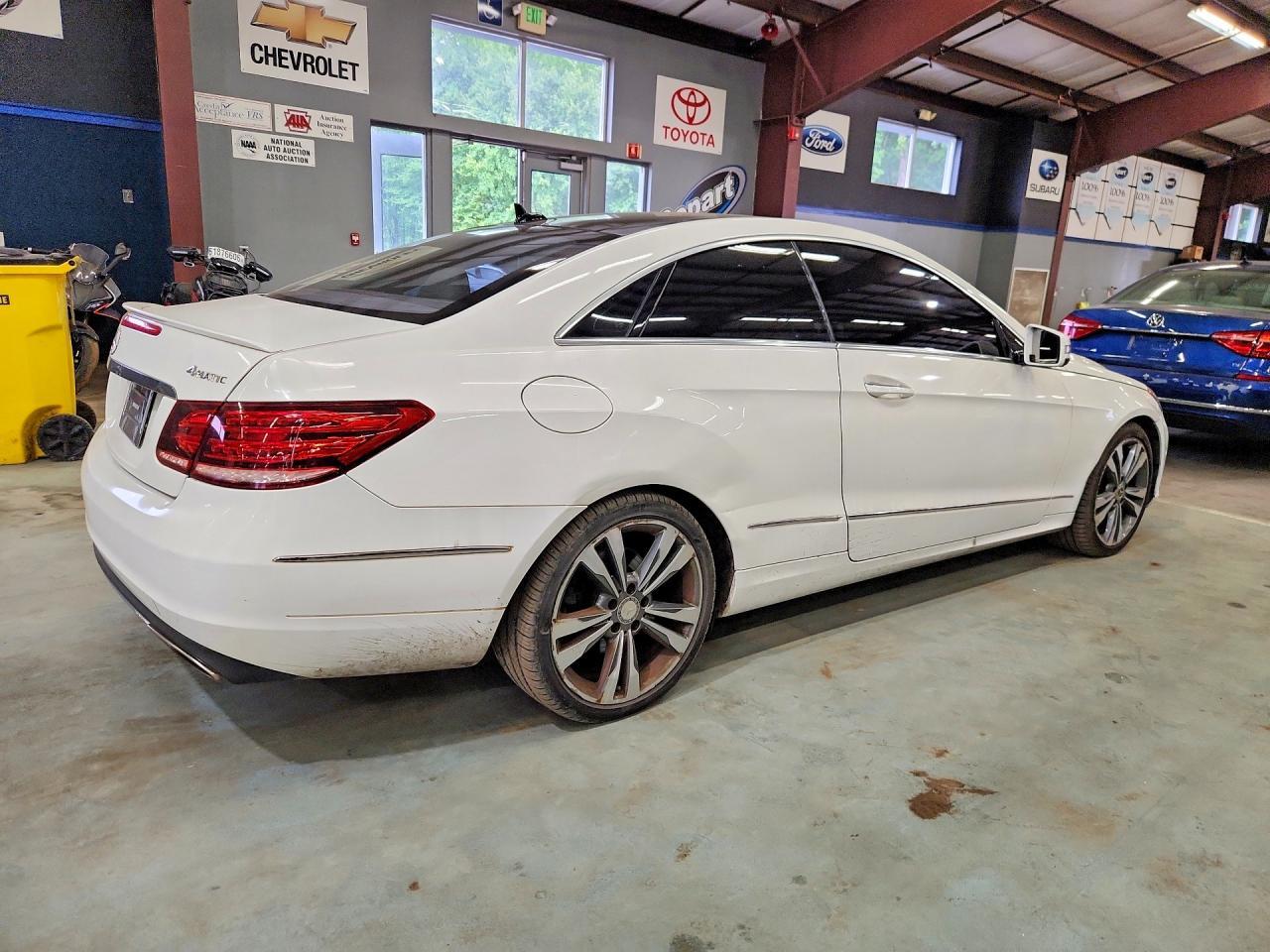 2016 Mercedes-Benz E 400 4Matic - Image 3