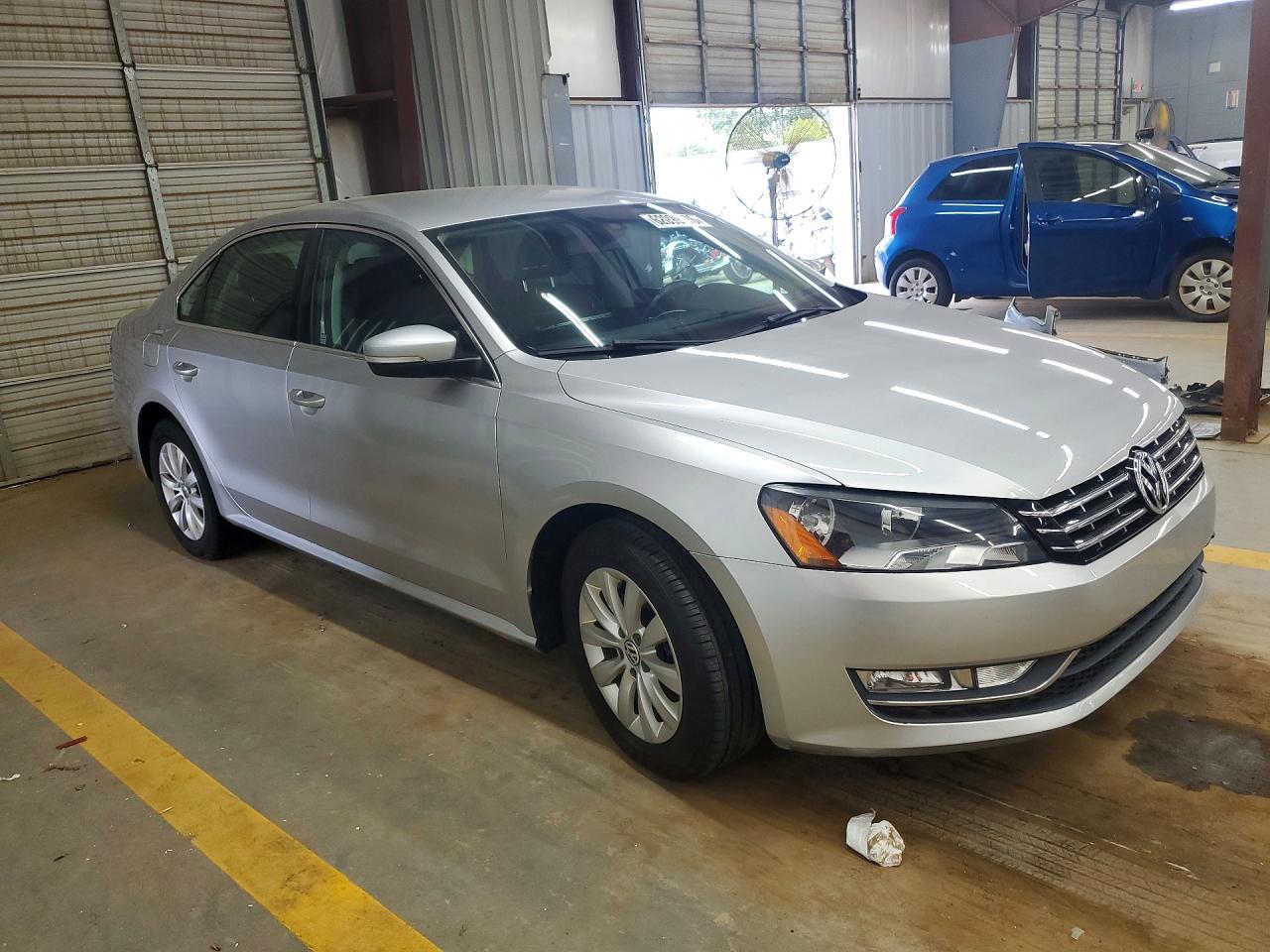 2015 Volkswagen Passat S - Фото 4