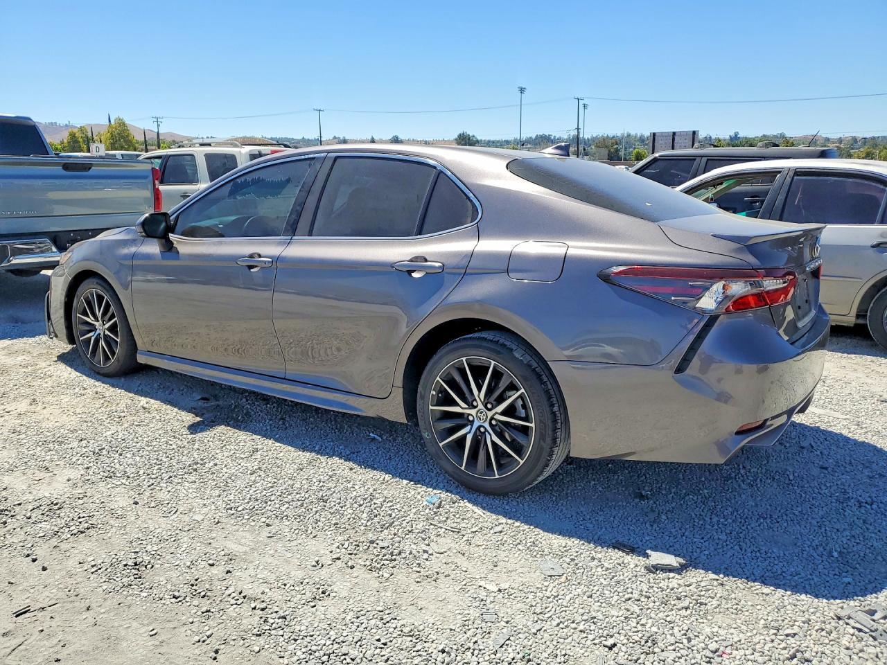 2024 Toyota Camry Se - Image 2