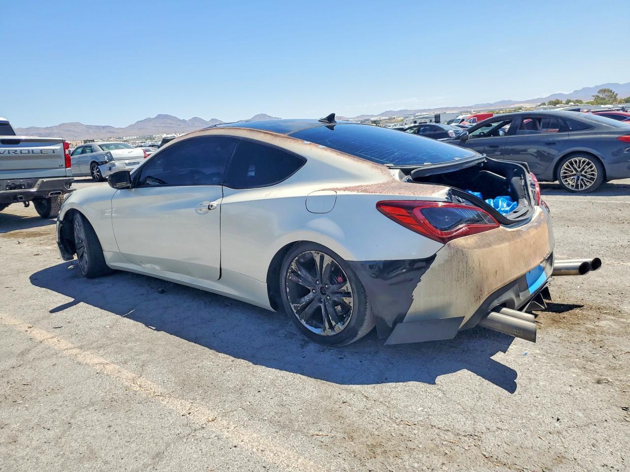 2012 Hyundai Genesis Coupe 2.0T - Фото 2