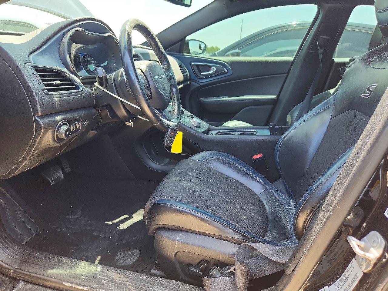 2015 Chrysler 200 S - Image 7