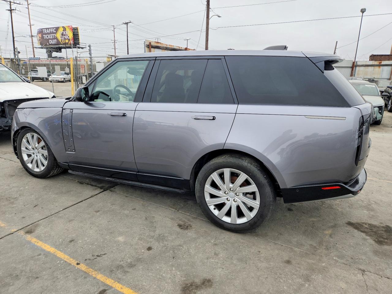 2023 Land Rover Range Rover Se - Image 2