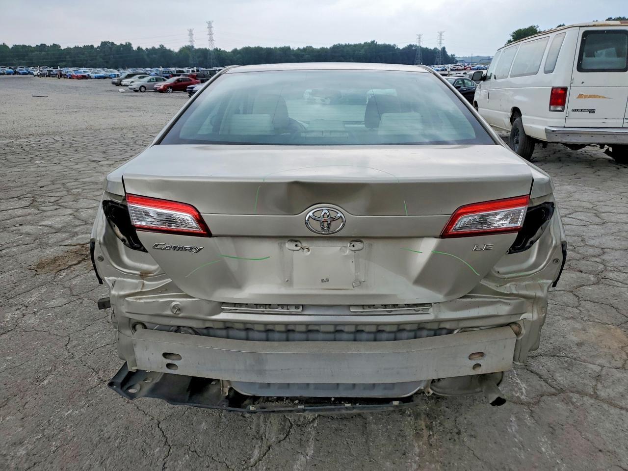 2013 Toyota Camry Le - Фото 6