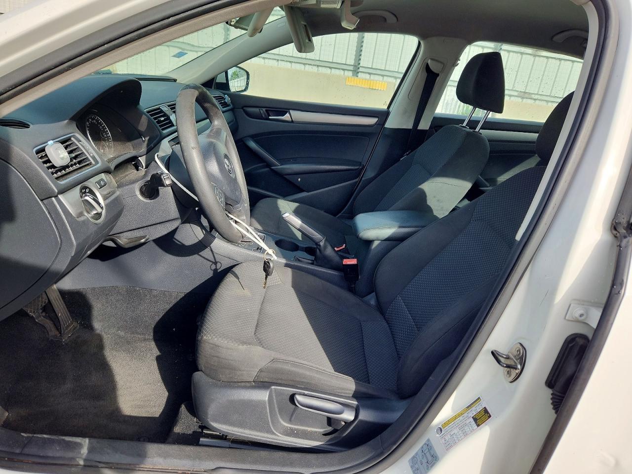 2014 Volkswagen Passat S - Фото 7