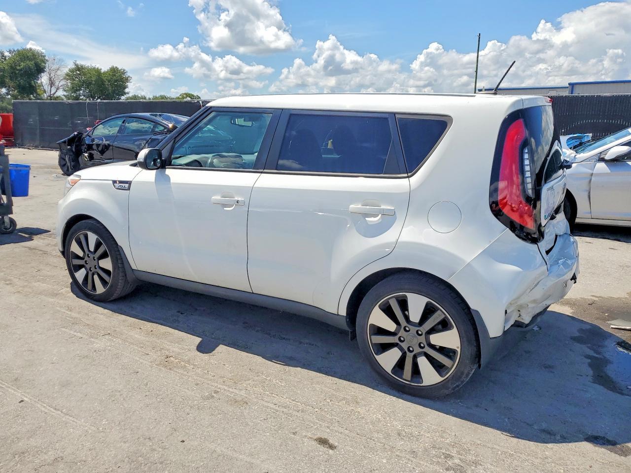 2014 Kia Soul ! - Image 2
