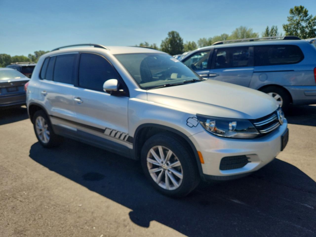 2017 Volkswagen Tiguan S - Фото 4