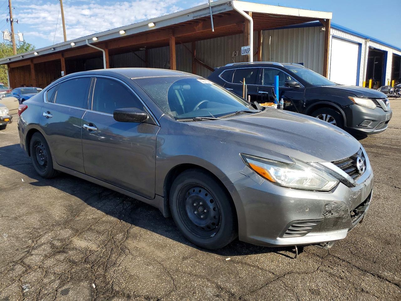 2018 Nissan Altima - Image 4