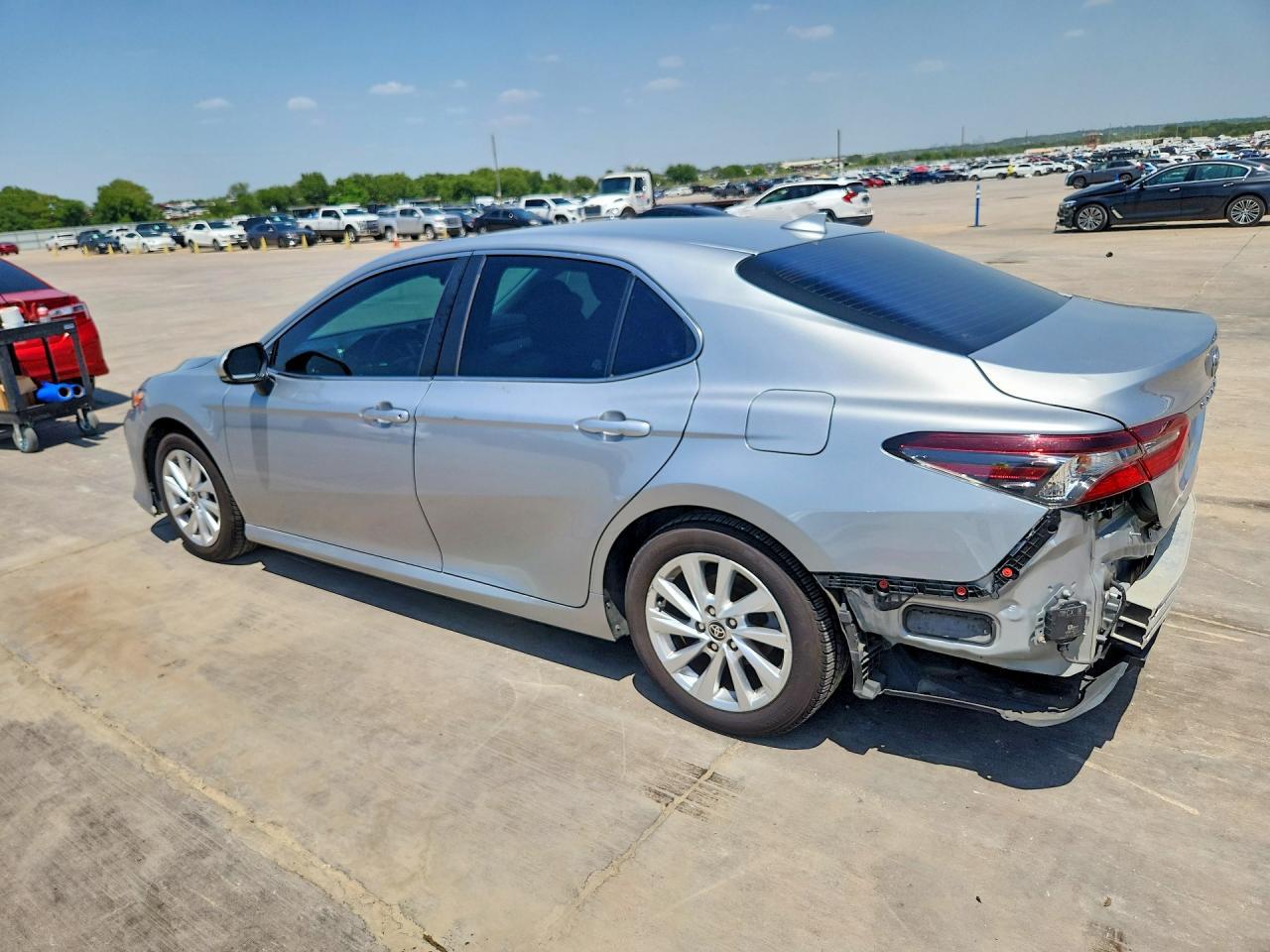 2023 Toyota Camry Le - Фото 2