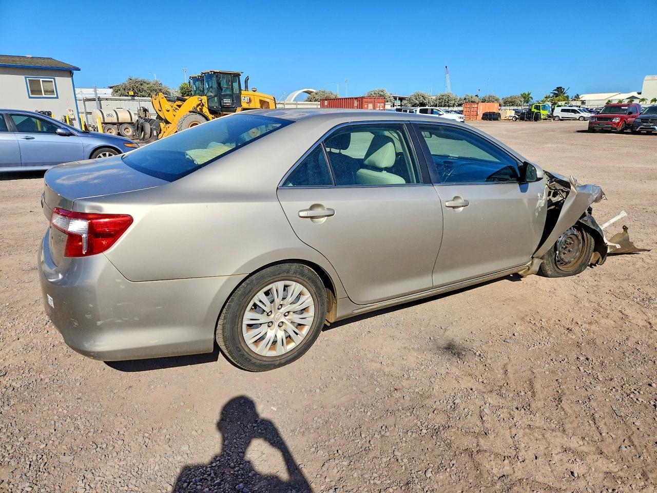 2014 Toyota Camry Le - Фото 3